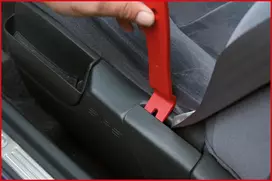 Interjero apdailos nuėmimo įrankių rinkinys ks tools 911.8105 – 6 vnt. plastikiniai ir metaliniai atlenkimo įrankiai automobilio plokštėms