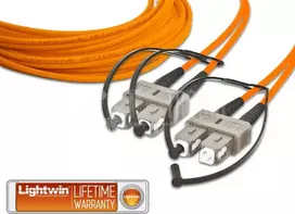 Lightwin šviesolaidinis patch laidas SC kelių režimų (vyriškas) į SC kelių režimų (vyriškas) 10 m, 50/125 µm, OM2 (LDP-50 SC-SC 10.0)