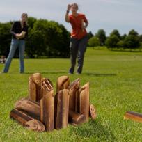 Relaxdays Kubb vikingų žaidimas, suomiškas mėtymo žaidimas, medinis, lauko žaidimas su skaičiais, suaugusiems ir vaikams, su dėžute, rudas