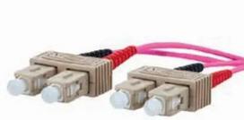 Skaidulinis optinis kabelis METZ CONNECT 151S1EOEO10E 2x SC OM4 1 m rožinis