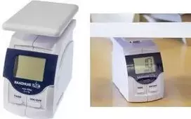 RAADHUIS RD-351143 skaitmeninės pašto svarstyklės 500 g, 1 g padala, baltos/mėlynos spalvos plastikas, taros funkcija, įjungimas/išjungimas, maitinamos baterijomis