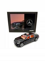 Modelinis automobilis Mercedes Benz E300L E-Klasse 1:32, su garsais, LED šviesomis, atidaromomis durimis