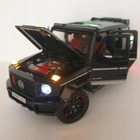 Metalinis modelis Mercedes Brabus G800 G klasė 1:24 su LED žibintais ir atidaromomis durimis