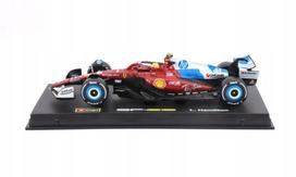 Ferrari Formulės automobilio modelis su šalmu ir stovu, 1:43