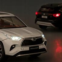 Modelinis automobilis Toyota Highlander 1:24 su atidaromomis durimis ir LED apšvietimu