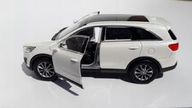 Modelinis automobilis WELLY Kia Sorento, balta perlų spalva, 1:34-1:39