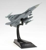 Metalinė lėktuvo modelio F-16 C USAF 2005 kopija, IXO, 1:100