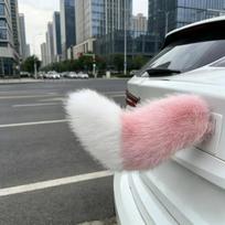 Automobilio plaukuota uodega Nuotoliniu būdu valdoma mojuojanti minkšta miela puošmena Universalus pritaikymas Automobilio galinės bagažinės išorės apdaila black