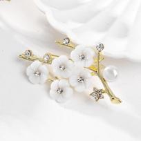 Shell Plum Blossom Brooches Pins For Women Vintage Flower Brooch For Wedding Partyedding Party Gift white