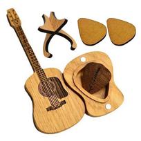 Gitarių ir bosinių plektrų vitrina, medinis organizatorius su gitara formos laikikliu, plektrų laikymui ir eksponavimui beige