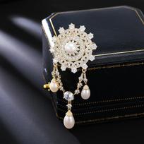 Women's Light Luxury Design Elegant Inlaid Zircon Imitation Pearl Tassel Brooch Fashionable Versatile Niche Design Brooch white