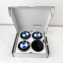 4 vnt. 56/68 mm 50-ojo jubiliejaus plaukiojantys ratlankių dangteliai, tinkami BMW E34 E36 E38 E39 E46 E53 E60 E87 E90 F20 M2 X3 X5 X6 CUR1 juoda balta spalva