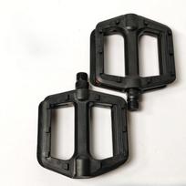 1 Pair Bicycle Pedals with Reflective Sheet Mountain Road Bike Anti-slip Bearing Ball Pedals Cycling Pedals Bike Acssories black