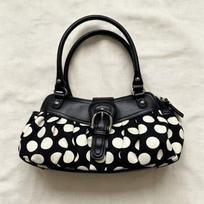 Retro Y2k Polka Dot Motorcycle Underarm Bag Stylish Women's Belt Buckle Design Shoulder Bag Niche Rivet Patchwork Design Handbag juoda