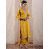 Ishin Women' Fuchsia Zari Work Ethnic Motifs Poly Silk Straight Kurta M garstyčios