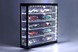 Vitrina su LED apšvietimu ir veidrodžiu, 5 aukštų, 1:43 ir 1:64 modeliukams, Triple9, juoda