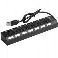 Kompaktiškas juodas USB šakotuvas su 7 jungtimis ir maitinimo valdymu