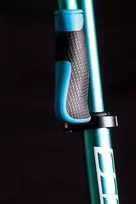 Six Degrees AU 514 paspirtukas – 230 mm priekinis / 215 mm galinis ratas, turkio spalvos