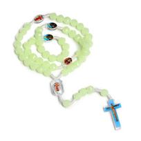 Šviečiantis tamsoje rožančiaus karoliukų vėrinys moterims Religija 10MM šviečiantys rožės karoliukai Grandinėlė INRI Kryžiaus pakabukas Maldos papuošalas beige