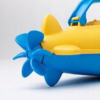 Vandens žaislas Green Toys ponas su mėlyna rankena