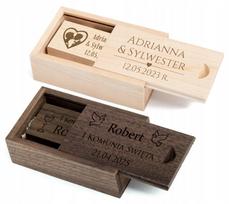 Medinė USB atmintinė 8GB su dėžute, graviruota – vestuvėms, komunijai, krikštynoms, mokiniams