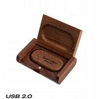 USB atmintinė 64GB su graviravimu, riešutmedžio korpusas