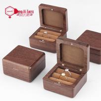 Juodojo riešutmedžio medinė nešiojama žiedų laikymo dėžutė - Kvadratinio masyvo medžio dizainas, Karštai parduodama 6*6*3.8 cm brown