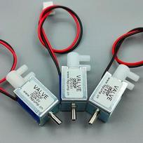Mikro plastiko mini elektrinis solenoidinis vožtuvas 24V DC guminis mikro oro srauto valdymo vožtuvas mini dydžio 2 padėčių 3 krypties vožtuvas 6V