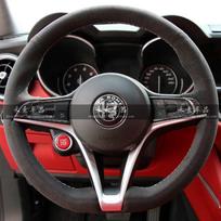 Pasidaryk pats rankomis siūtas pynimo juodas neslystantis zomšas Automobilio vairo užvalkalas Alfa Romeo Giulia Stelvio Giulietta Automobilio interjerui