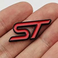 3D Metalinis Automobilio Stiliaus Logotipas ST Vairo Lipdukas Ženklelis Emblema Ford Focus K2 MK3 MK7 Kuga Puma Explorer Fiesta Priedams raudona juoda spalva
