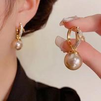 Retro Light Luxury Snake Pearl Ear Cuffs - Unique Design, Micro-paved, Versatile Two-way Wear Earrings for an Advanced Sense of Style. brown
