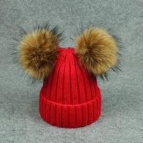 Aukštos kokybės žiemos megzta kepurė su meškėno kailio burbulu viršuje Faux Fur Pom Pom Individualizuotos žiemos kepurės Paprasta megzta kepurė