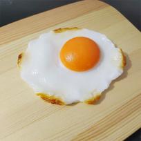 Imitacinis kiaušinis Netikras maistas Dirbtinio kepto kiaušinio modelis Vitrinos dekoras Virtuvės fotografijos rekvizitai Saldus stalo dekoras Namų dekoras PVC egg white