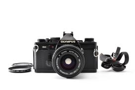 [NAUDOTAS] Olympus OM-2 juoda SLR juostinė kamera su. Zuiko Auto Zoom 35-70mm f/3.5-4.5, Beveik naujas, IŠ JAPONIJOS