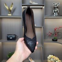 Solid color pointed thin heel single shoes autumn and winter new black professional work shoes low heel commuter fashion single shoes women 34 juoda