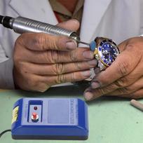 Monitoriaus laikiklis Laikrodžių demagnetizatorius, mechaninis demagnetizavimo įrankis, kvarcinis laikrodis, mechaninis magnetizatorius, laikrodininkas degauseris, laikrodžių demagnetizatorius laikrodžiams, laikrodžių dalys, profesionalus remontas 110/220v