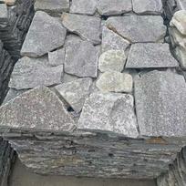 Mėlynojo perlo netaisyklingos formos granito akmenys vilos fasadui ir kiemo sienoms Blue Pearl Loose Stones