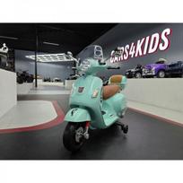Elektrinis vaikiškas motoroleris Vespa GTS, 12 V, šviesiai žalias