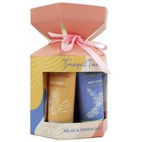 The Indulgent Bathing Co. Tranquil Treats Set kūno priežiūros rinkinys (kūno prausiklis, 50 ml + kūno losjonas, 50 ml + kempinė)