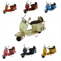 Metalinė itališka Vespa motorolerio miniatiūra