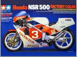 Motociklo modelis Tamiya 14099 Honda NSR500, balta-raudona