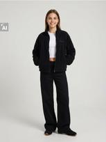 Sinsay - Flisinis džemperis su siuvinėtu užrašu - juoda