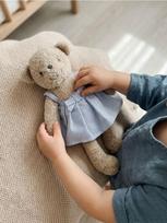 Sinsay - Meškiuko formos minkštas žaislas su suknele - blyškiai mėlyna