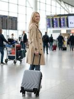 Sinsay - Kabinini lagaminas su ratukais ir reljefiniu raštu - šviesiai pilka