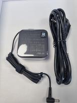 Įkroviklis nešiojamam kompiuteriui Asus kroviklis 65W 19V 3PIN 5.5PHI su maitinimo laidu.