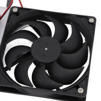 100 W saulės energija varomas ventiliatorių komplektas, dvigubi IP67 vandeniui atsparūs ventiliatoriai, mažas triukšmas, platus pritaikymas naminių gyvūnėlių nameliams, saulės energija varomas aušinimo sprendimas