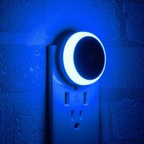 Mėlyna naktinė šviesa, išmanusis šviesos jutiklis, LED naktinės šviesos kištukas į sieną, išsklaidyta šviesa, energiją taupanti, miegamajam, vonios kambariui, virtuvei, koridoriui, laiptams, vaikų kambariui, gintaro spalvos, 1 pakuotė