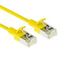ACT Geltonas 0,25 m LSZH S/FTP CAT6A Slimline tinklo kabelis su RJ45 jungtimis (DB7852)
