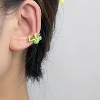 ZAKOL 2pcs Fashion Creative Cute Frog Ear Cuff Clip for Women Girls Fashion Green Insect Non-pierced Earrings Accessories Gift brown