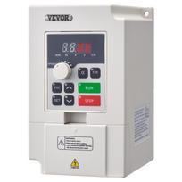 VEVOR VFD 4AG, 3 kW, 14 A, 1 arba 3 fazių AC 220 V įvestis į 3 fazių AC 0–220 V išvestį kintamo dažnio pavara, 50/60 Hz įvestis 15 x 9 x 11.8 cm
